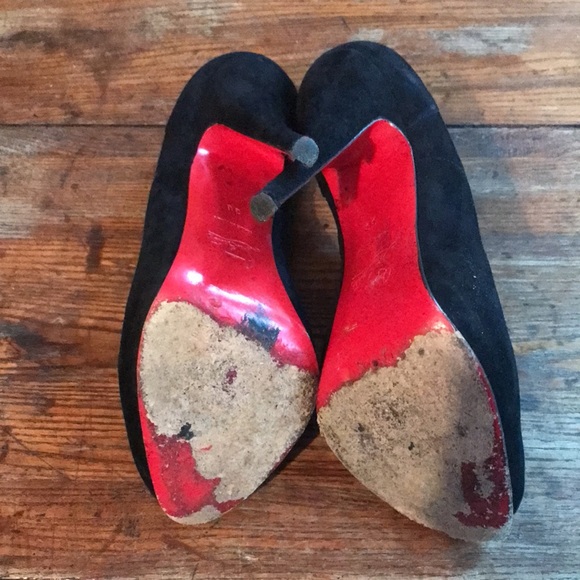 Christian Luouboutin Derby Shoe in Suede - Picture 7 of 10